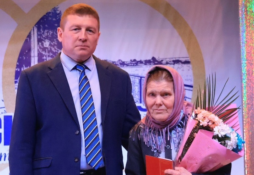 Награды юбилейной медалью 100 лет Ирбейскому району.